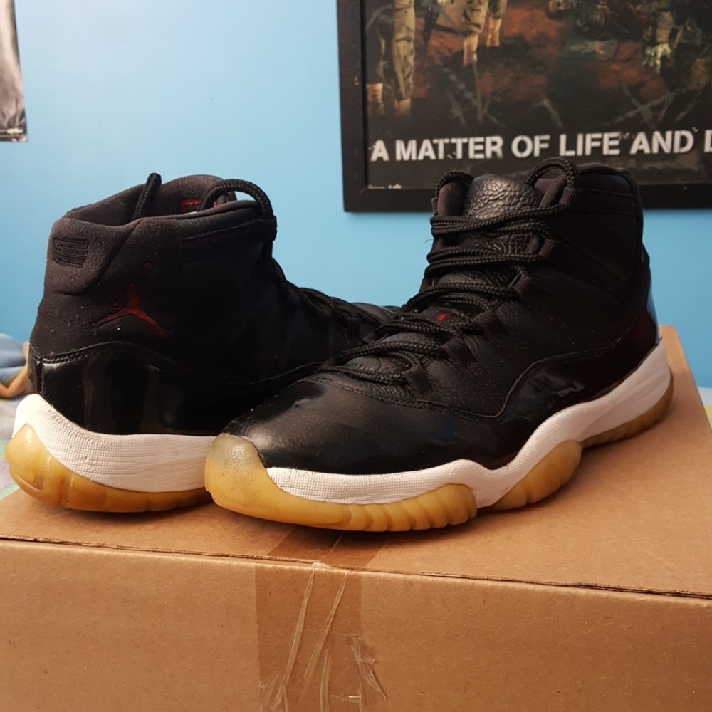 Used Jordan 11 "72-10" Mens Size 13